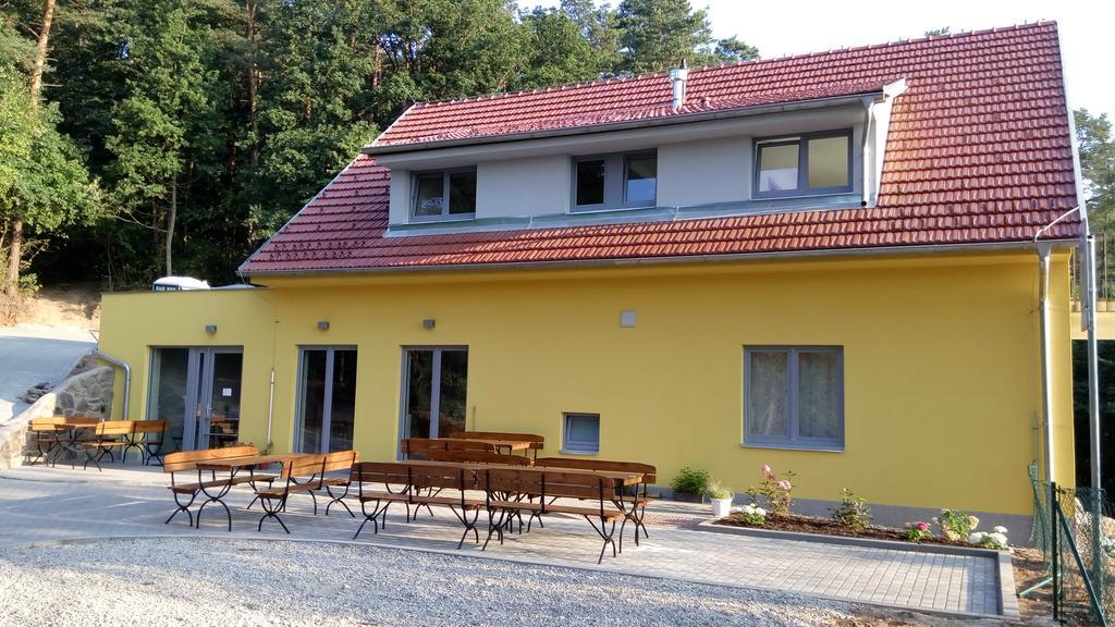 Mezi Stromy Hotel Horakov Exterior photo